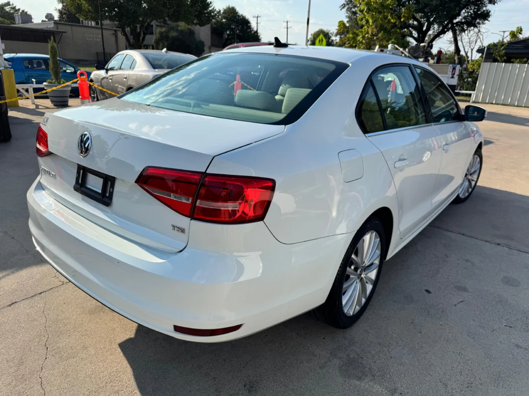 
								Volkswagen Jetta SE Sedan 1.8L Turbo full									