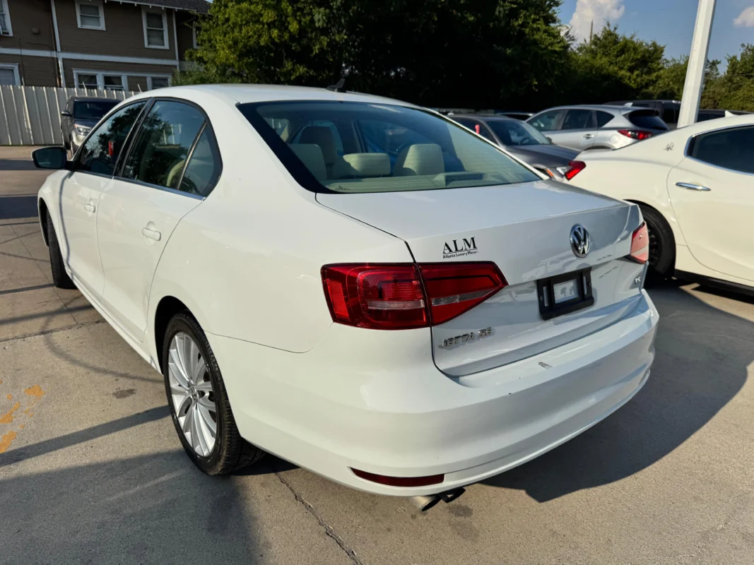 
								Volkswagen Jetta SE Sedan 1.8L Turbo full									