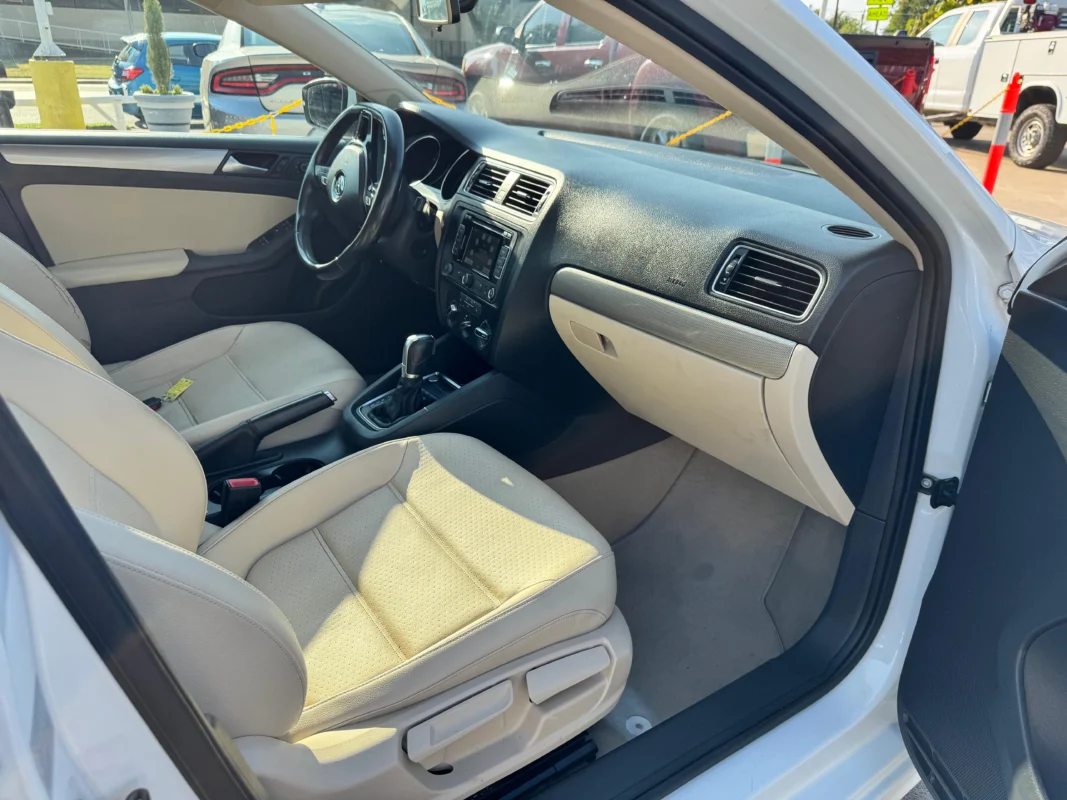 
								Volkswagen Jetta SE Sedan 1.8L Turbo full									