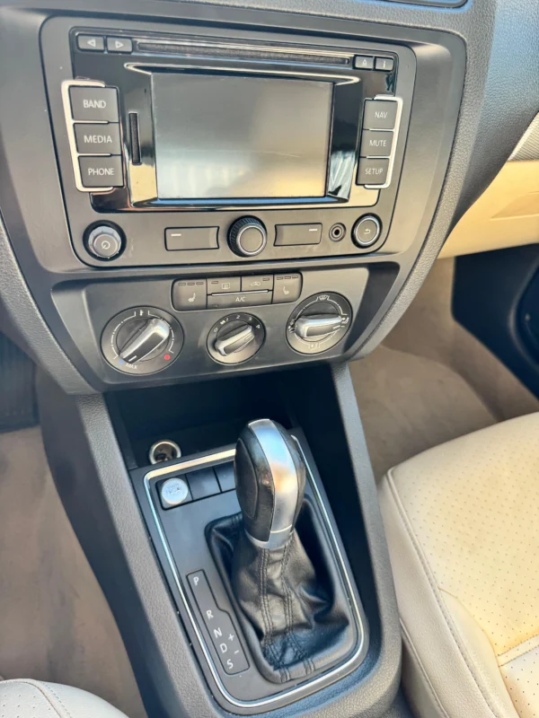 
								Volkswagen Jetta SE Sedan 1.8L Turbo full									