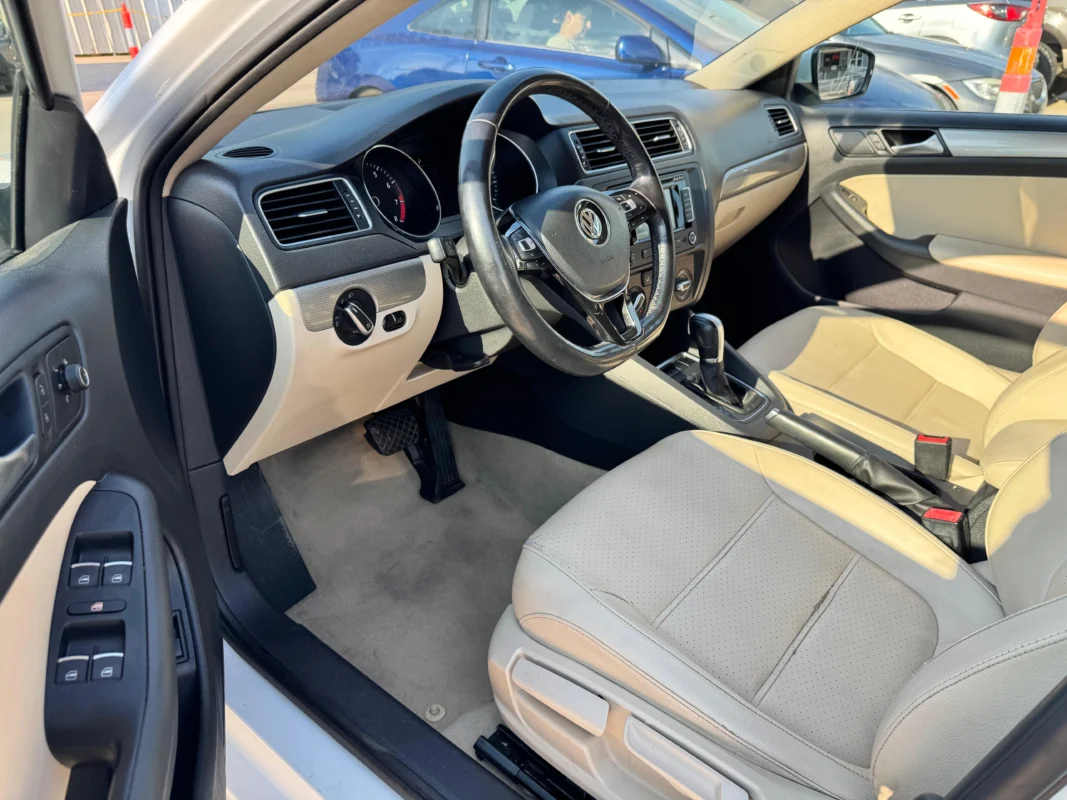 
								Volkswagen Jetta SE Sedan 1.8L Turbo full									